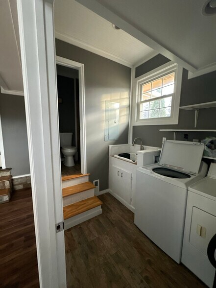 Building Photo - 718 Woodhill Dr