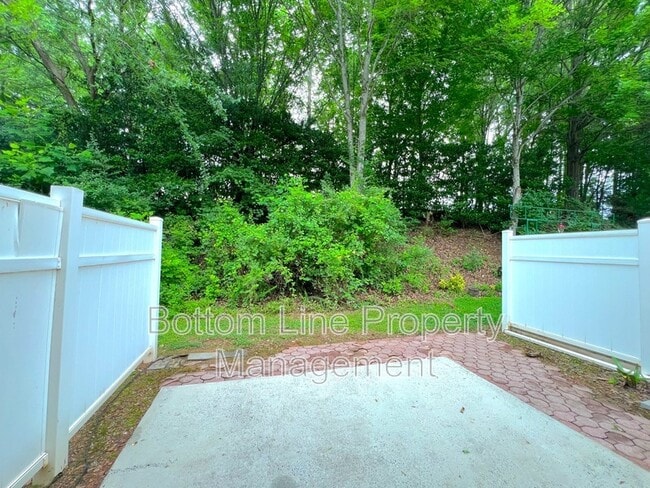 Building Photo - 7637 Abigail Glen Dr