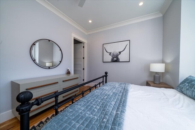 Building Photo - Fully Furnished Home In The Groves