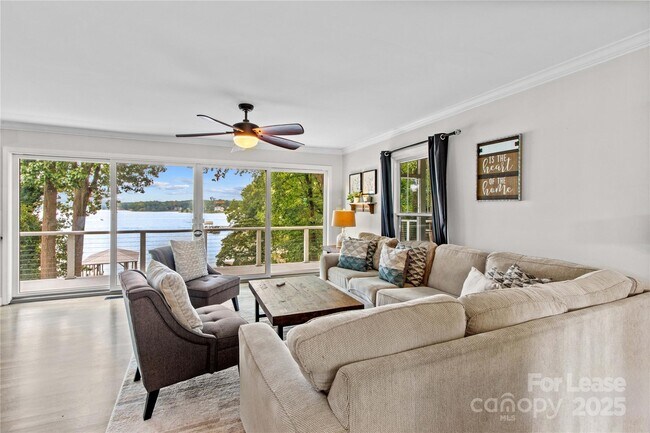 Building Photo - 9598 Riviera Dr