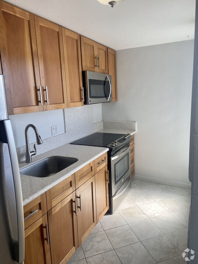 Building Photo - Remodeled 1 bedroom 1 bath in Punahou/Wild...