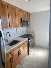 Building Photo - Remodeled 1 bedroom 1 bath in Punahou/Wild...