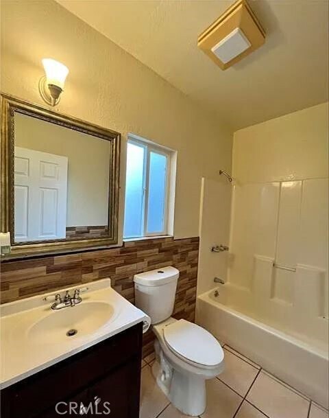 Building Photo - 1336 W 109th St