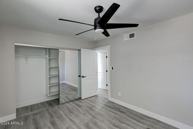 Building Photo - 917 N 87th Pl