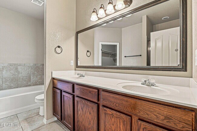Building Photo - 641 Bariloche Dr