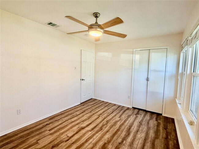 Building Photo - 11606 Birchbark Trail