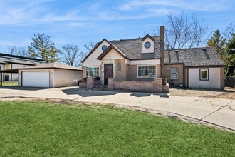 Building Photo - 23 W Algonquin Rd