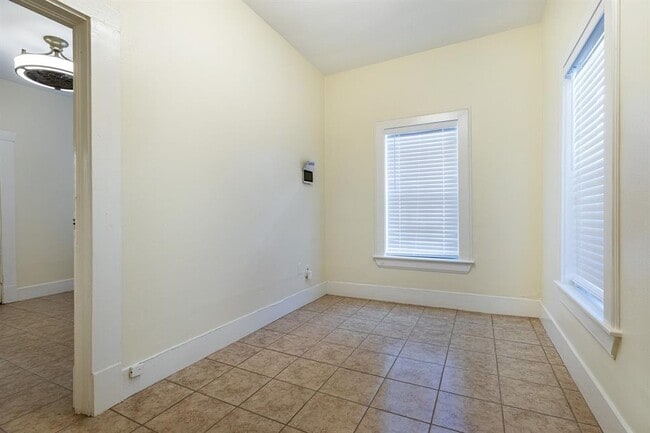 Building Photo - 2806 Holman St