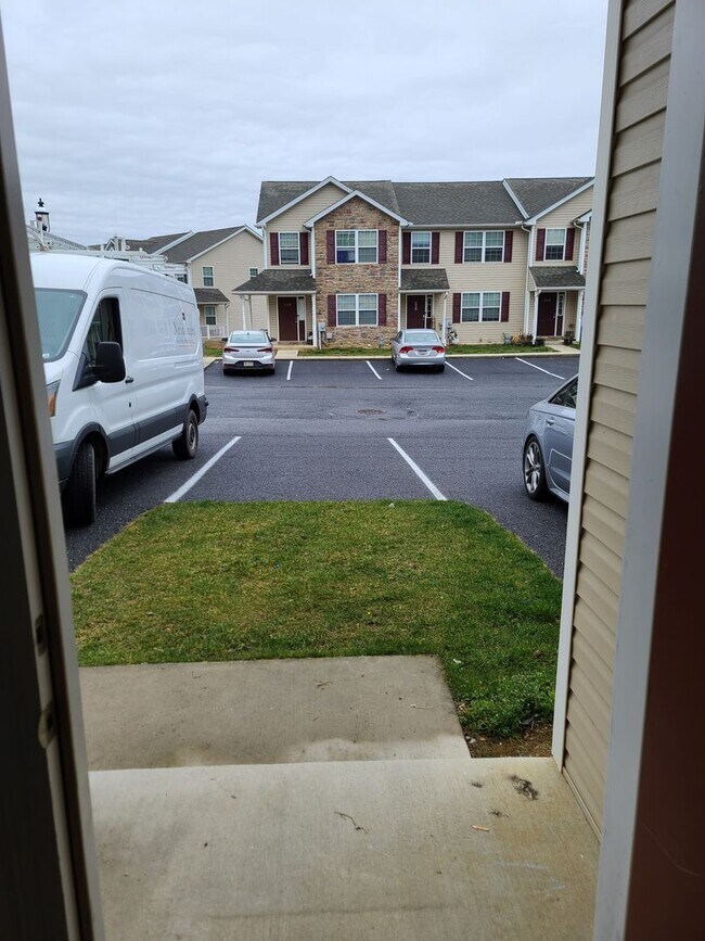 Building Photo - 3 Bedroom Townhome for Rent in Waynesboro