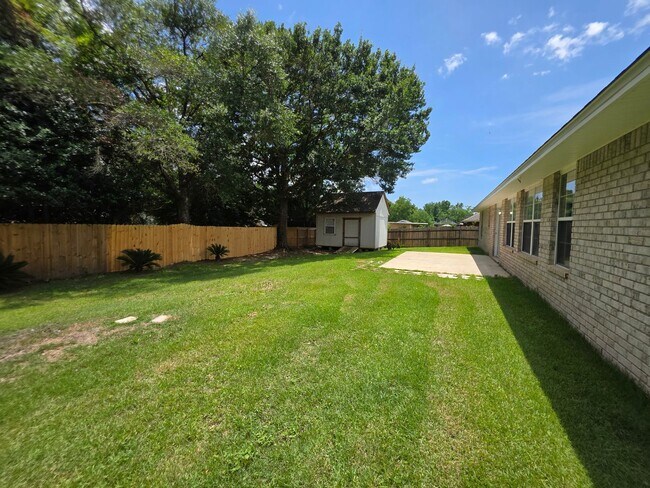 Building Photo - 4BR/3BA home with shed close to Navy Feder...