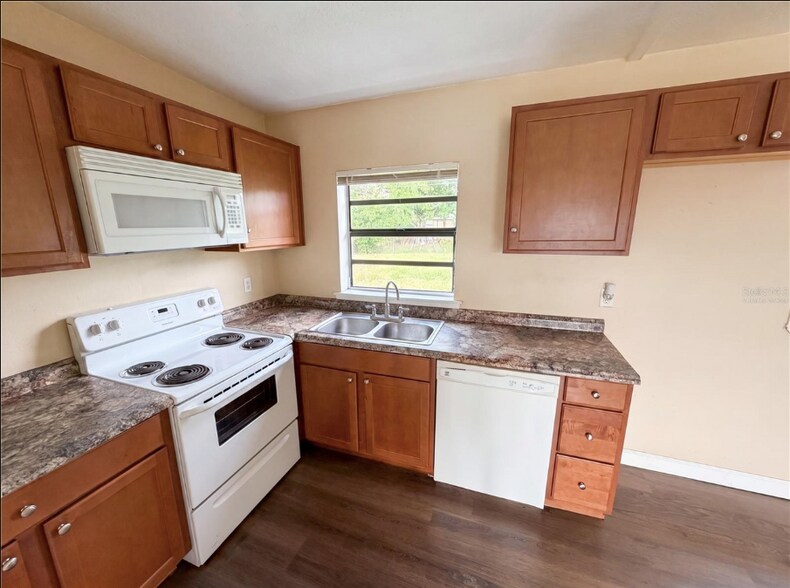Building Photo - 702 S Solandra Dr