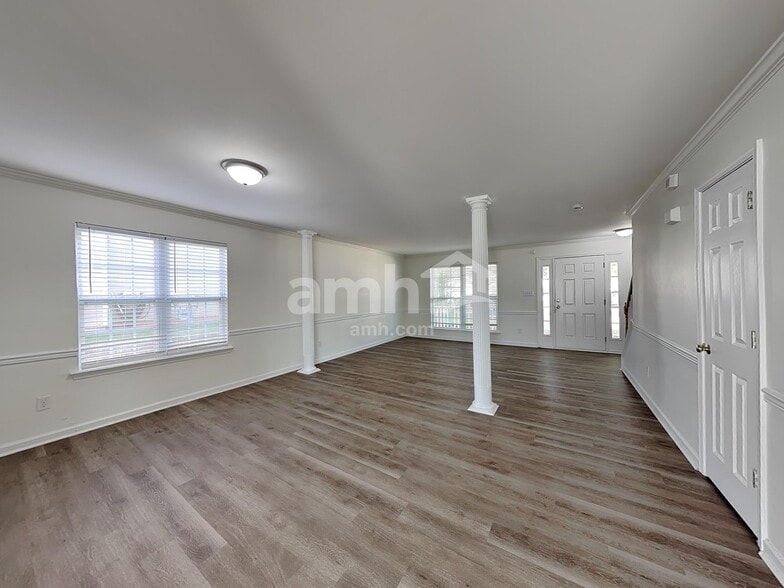 Building Photo - 244 Royalton Rd