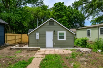 Building Photo - 807 S College Ave