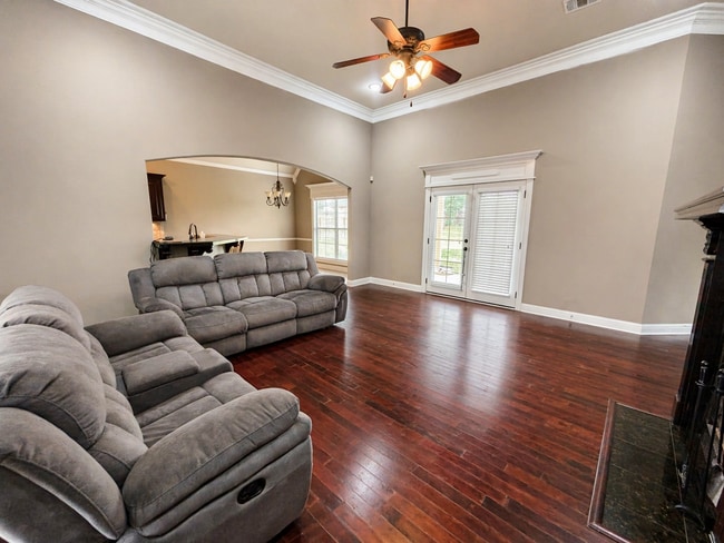 Building Photo - 4 BEDROOM BLANCHARD HOME NEAR I49