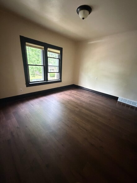Building Photo - 2647 S 28th St