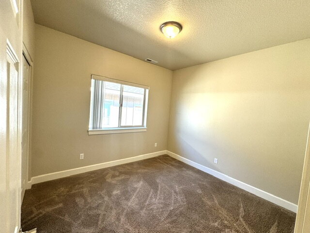 Building Photo - 3 Bed / 2 Bath near Pine Nursery Park — Grass Park Next Door, Private Community Pool