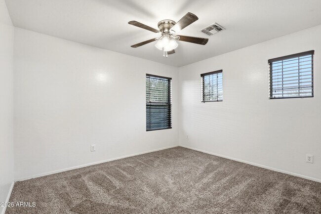 Building Photo - 1537 E Bowman Dr