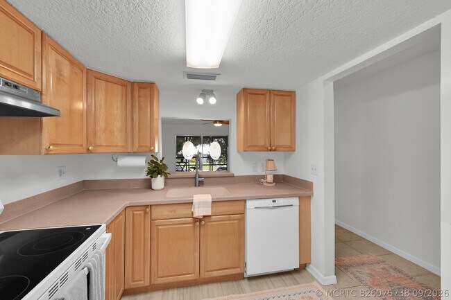Building Photo - 2302 Sunrise Blvd