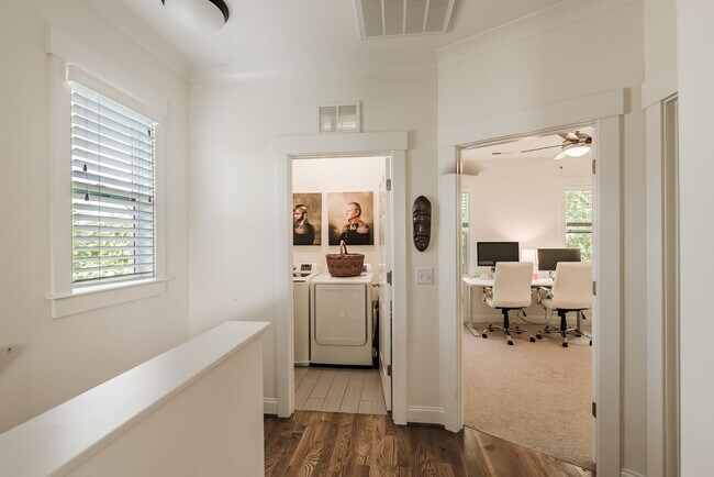 Building Photo - Available 9/22/25! Gorgeous 2-Story Home i...