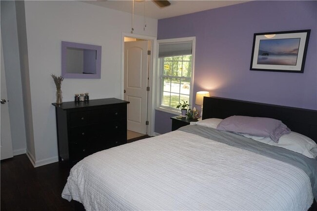 Building Photo - 2163 Lilac Ln