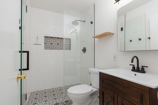 Building Photo - Remodeled two bedroom unit with two car carport near UNLV