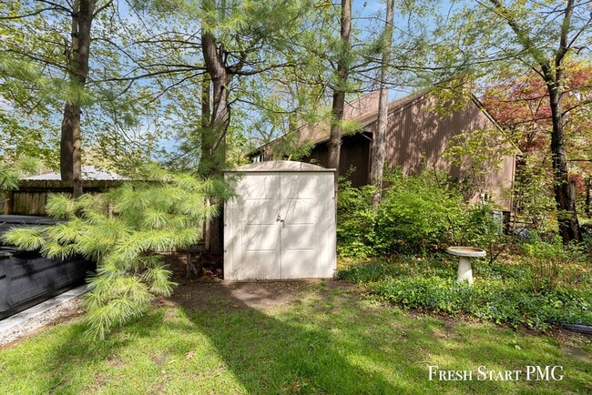 Building Photo - 28 Woodmer Ln