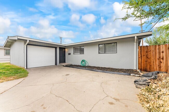 Building Photo - 6429 Stoneman Dr