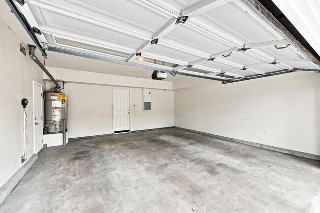 Building Photo - 914 Baines St