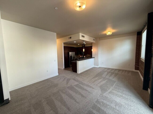 Building Photo - 160 Liberty St NE