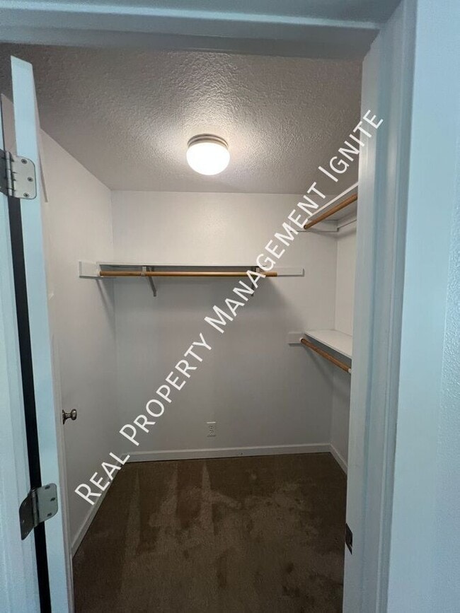 Building Photo - 15964 Bull Bat Ln