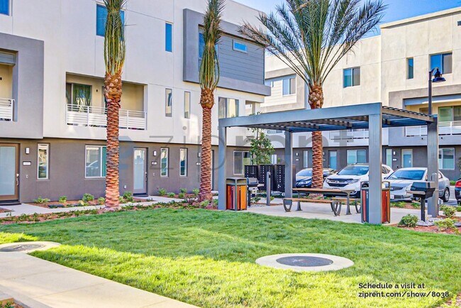 Building Photo - 1896 S Westside Dr