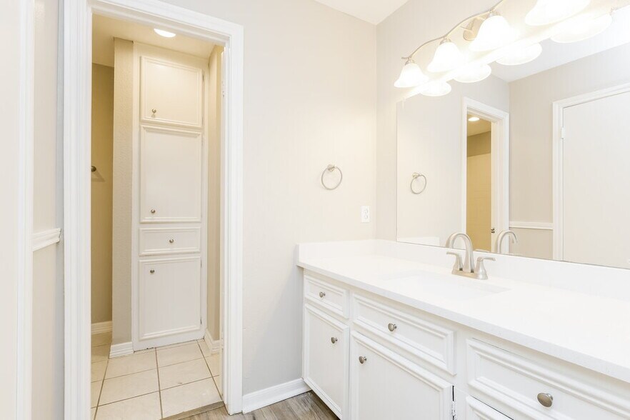 Building Photo - 11631 Alcott Dr