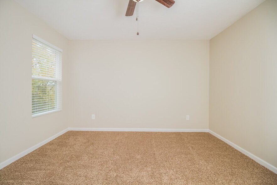 Building Photo - 640 Elderberry Way