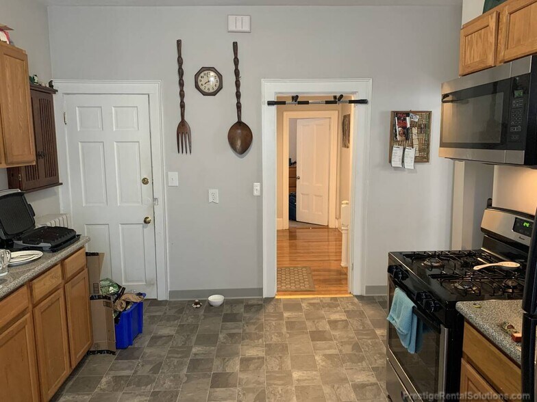 Building Photo - 172 Bigelow St