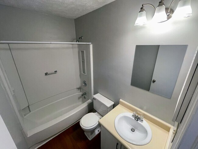 Building Photo - 7060 Candlewood Dr