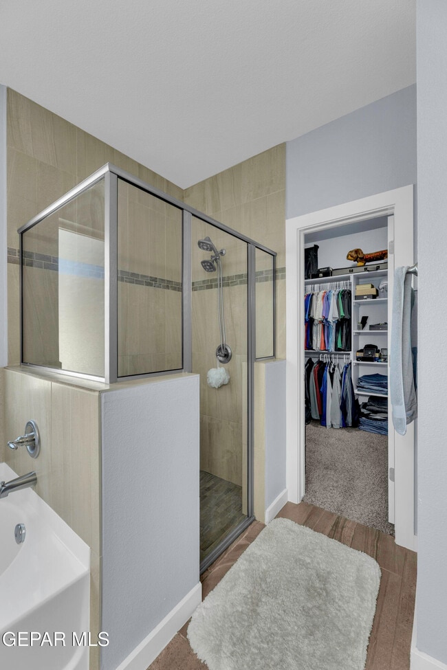 Building Photo - 12631 Mark Twain Ave