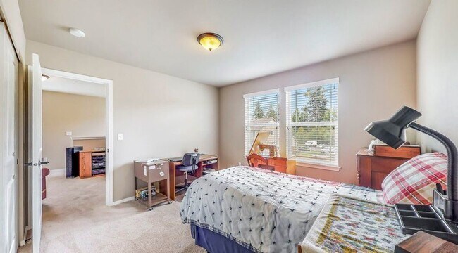 Building Photo - 3108 Highlands Blvd