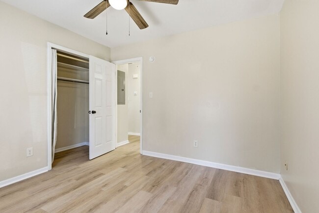 Building Photo - 2bed/1bath Duplex