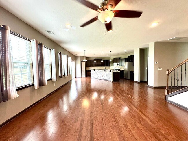 Building Photo - 8019 Kelburn Ln