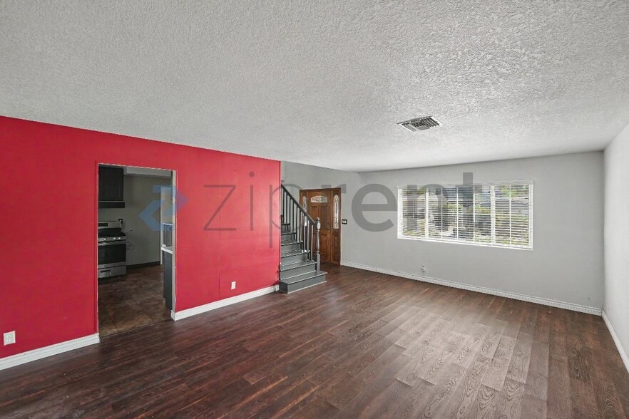 Building Photo - Unit