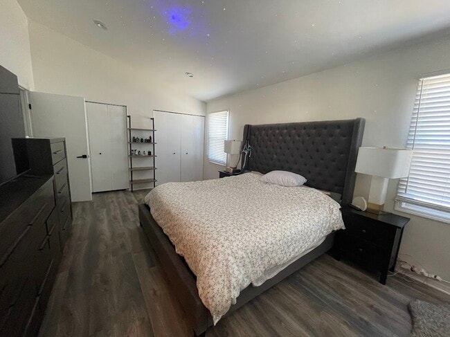 Building Photo - 1527 W Richmond St