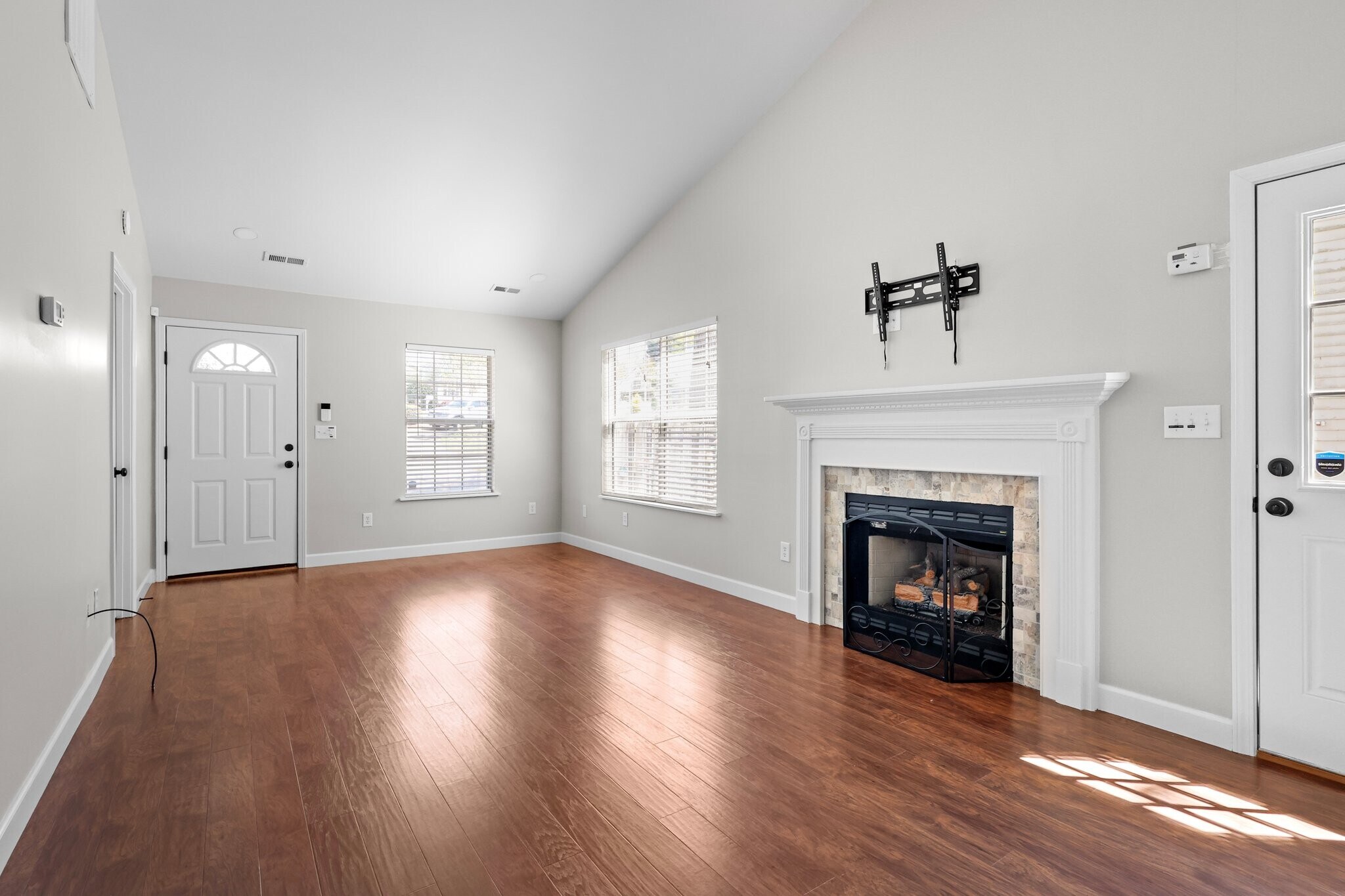 Building Photo - 303 Southcreek Dr