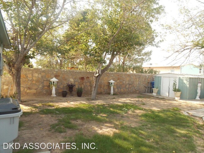 Building Photo - 2 br, 1 bath House - 7547 HERMOSILLO DR