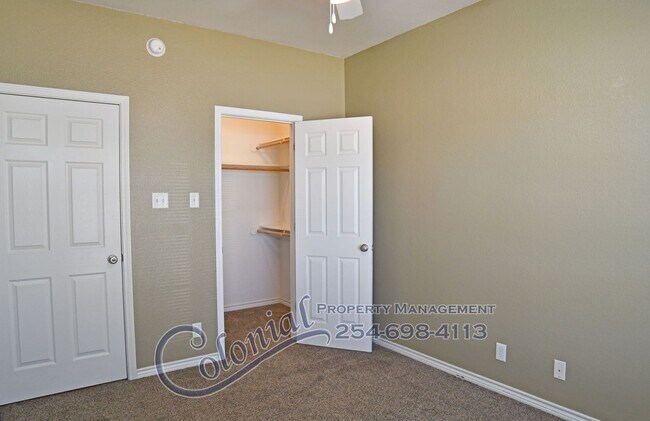 Building Photo - AVAILABLE NOW!!!!!