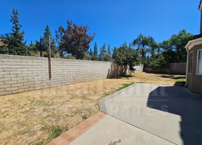 Building Photo - 605 Iona Ct