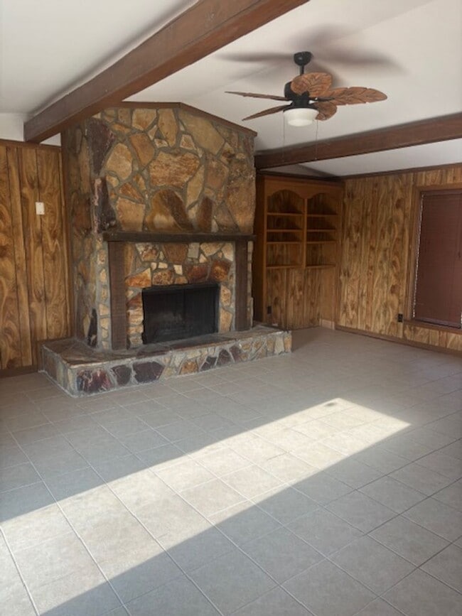 Building Photo - Let us welcome you home! Now available to rent!