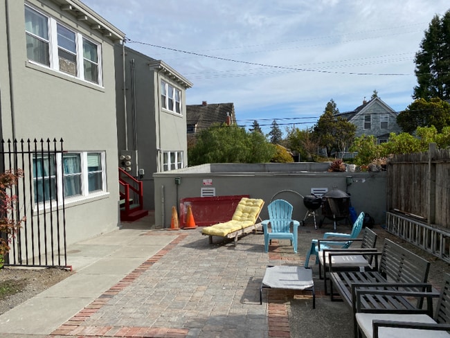 Building Photo - 203 Howard St