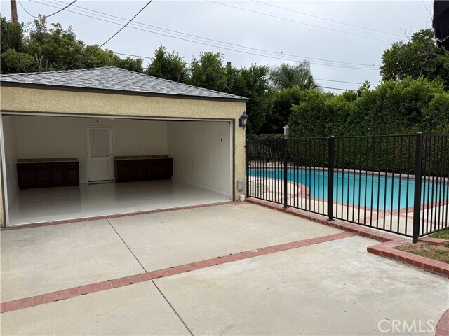Building Photo - 527 S Orchard Dr