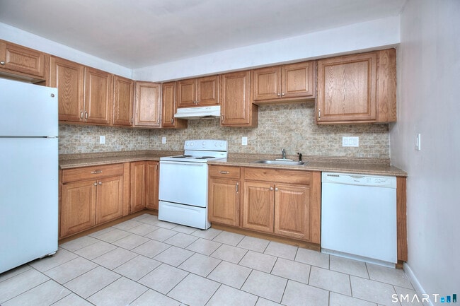 Building Photo - 638 Cove Rd