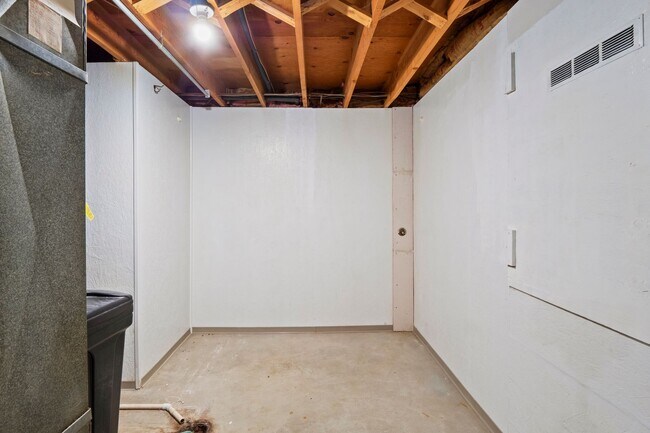 Building Photo - 4 Bed 3 Bath Home in Cul-de-sac with Massive 18X40 insulated shop
